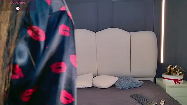 niicolle_miller - Niicolle_Miller's free webcam - UK Sex Cams