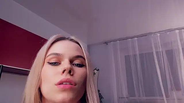 exposed_lizzy webcam