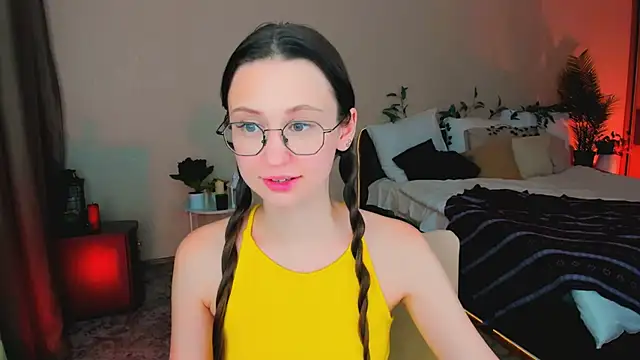 YourLovellyStory webcam