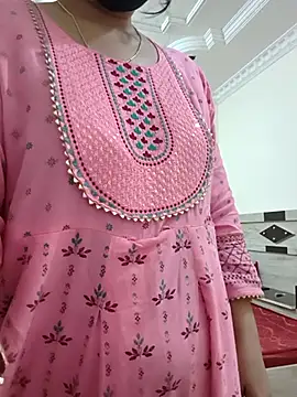 Webcam Model (SpicyQueenX69)  is live.Free join now!