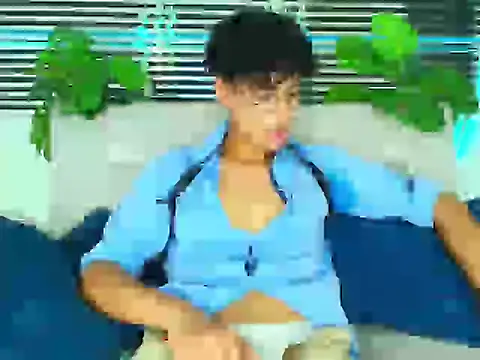 thiiagosaeenz - ThiiagoSaeenz's free webcam - UK Sex Cams
