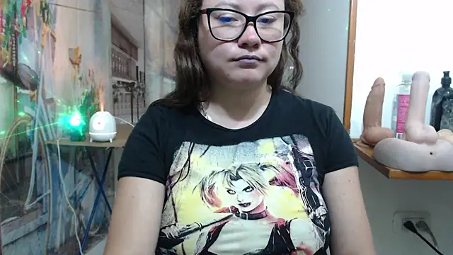 curly_greeneyed webcam