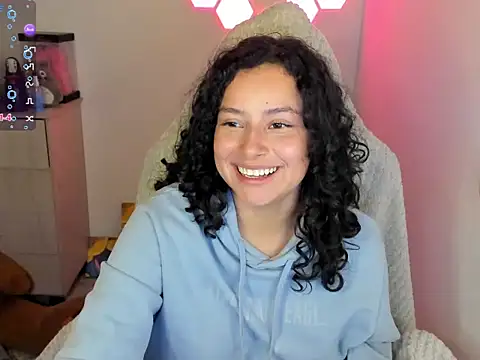 emillyaqua - Emillyaqua's free webcam - UK Sex Cams