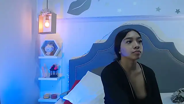 pocahontamoon webcam