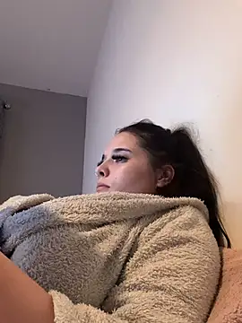 Webcam Model (LollyLove_)  is live.Free join now!