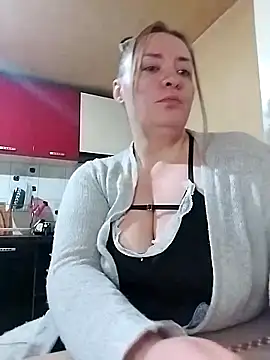 BigBoobsMia120 Live Webcam on Stripchat