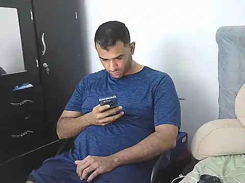 AlphaLatinoBear webcam