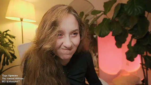 Scarlett_NoirMuse webcam