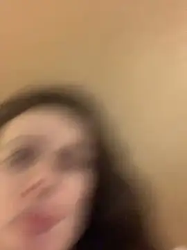 GoldenPussy1329 webcam