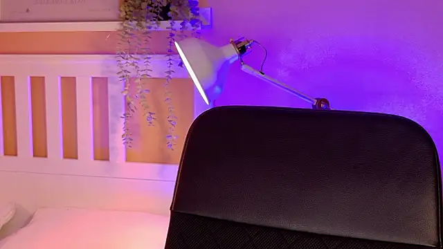 parisfox_ - ParisFox_'s free webcam - UK Sex Cams