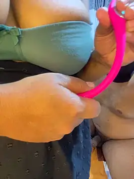 savi-sl - Savi-SL's free webcam - UK Sex Cams