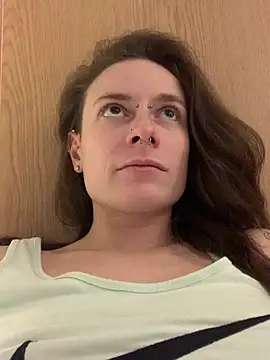 GoldenPussy1329 webcam