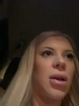 alyssafoxx_ - AlyssaFoxx_'s free webcam - UK Sex Cams