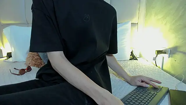 hecatee_77 - Hecatee_77's free webcam - UK Sex Cams