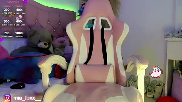 mia_foxx_ - Mia_foxx_'s free webcam - UK Sex Cams