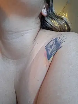 Juliietha_servas webcam