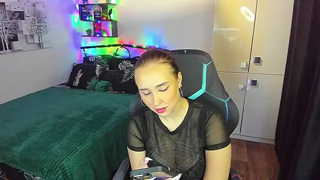 CrazyBitchInLace webcam