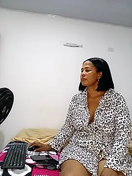 iiv0ryn0iirex-xx (F mature) - very hot mature meets my goal