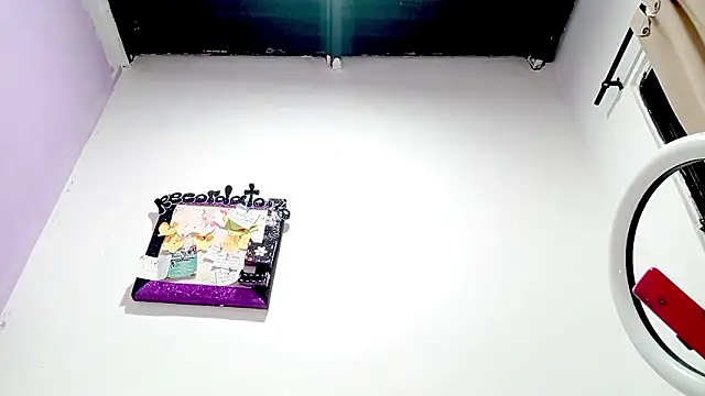 PetiteIvoryQueen19 webcam