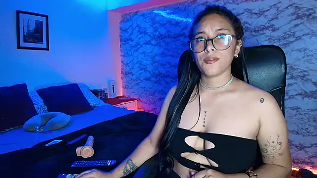 camila_iroose - Camila_IRoose's free webcam - UK Sex Cams