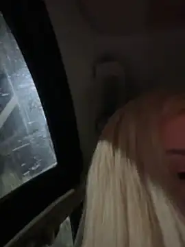 alyssafoxx_ - AlyssaFoxx_'s free webcam - UK Sex Cams