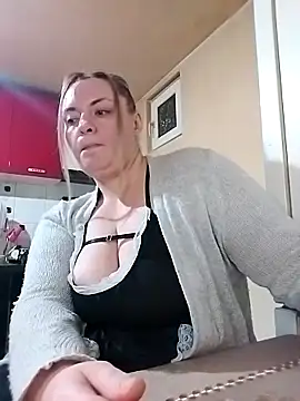 BigBoobsMia120 webcam