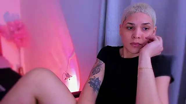 Charlee_pink webcam