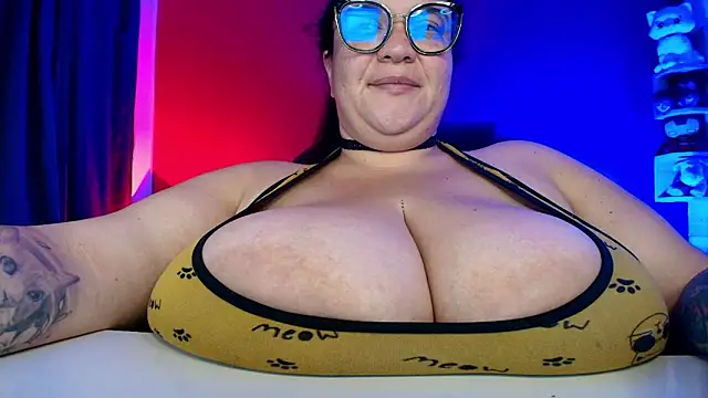 lulubigtitts1 webcam
