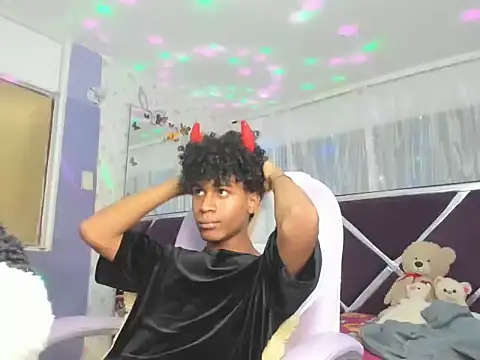 santy_bigcock_01 - Santy_bigcock_01's free webcam - UK Sex Cams