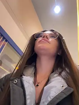 isabella21_ (F young) - Cameltoe in toilet and FINGERS