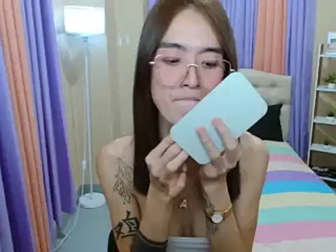 XxTsUncutAskaxX webcam