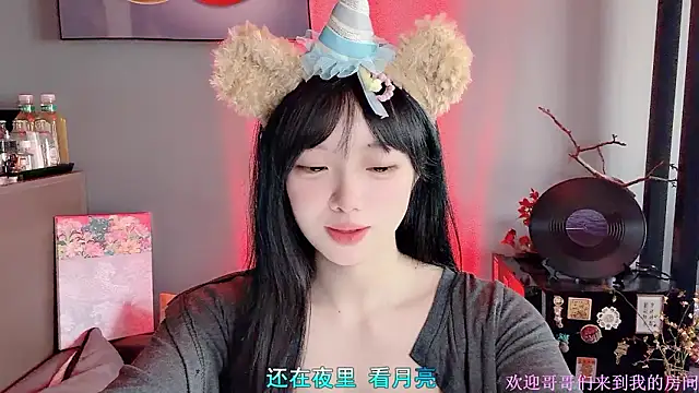美女LovelyXiaoYi在线直播
