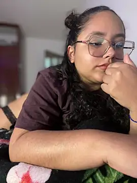 Webcam Model (CurlyGirl_1)  is live.Free join now!