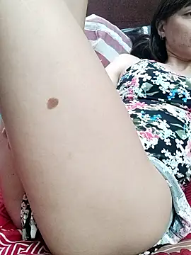 queensoreal (Ask my age) - make me happy and cum