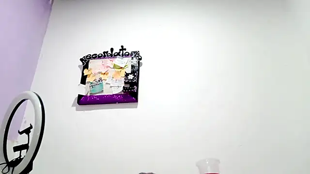 PetiteIvoryQueen19 webcam