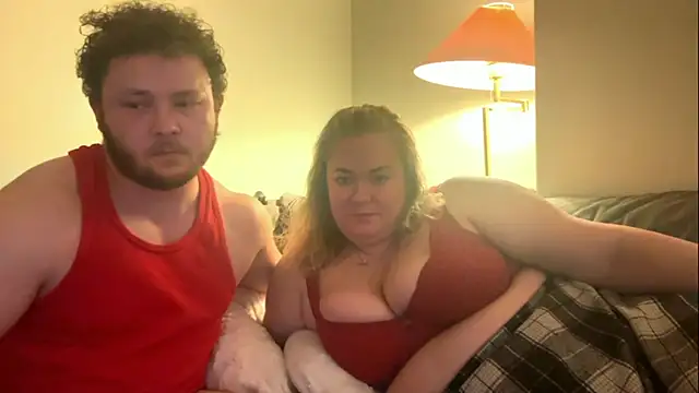 CurvyMilfWithBigJugs webcam