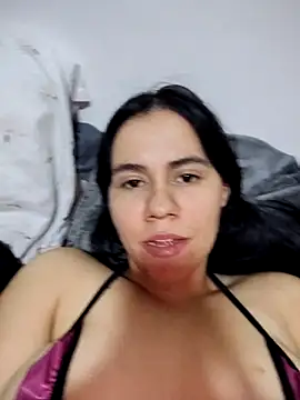 Webcam Model (valen-sexx)  is live.Free join now!