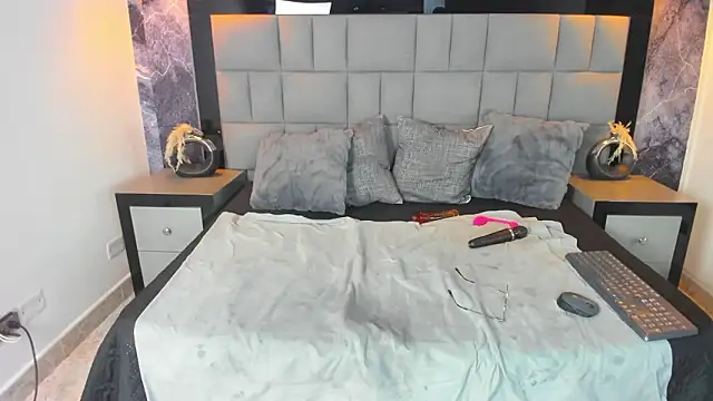 Your_Lady_Milf webcam