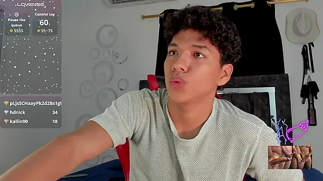 Maximiliano_Khal... Live Webcam on Stripchat