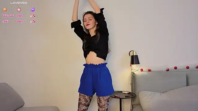 laurayoungg - LauraYoungg's free webcam - UK Sex Cams