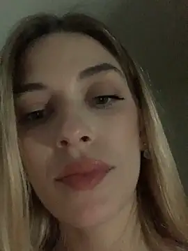 Bellalolahot Live Webcam on Stripchat