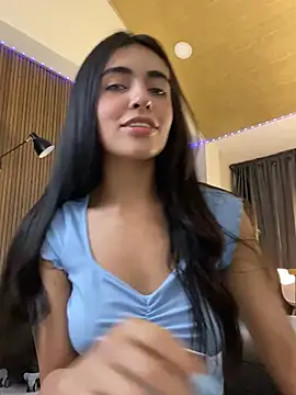 DaphneUwu Live Webcam on Stripchat