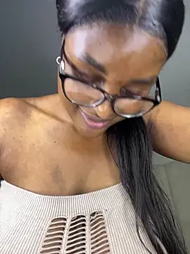 Bustygoddess32 webcam