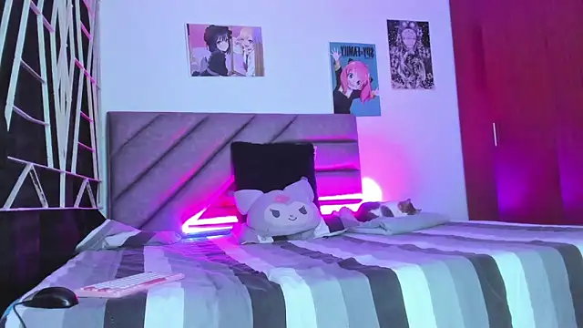 KARINNA__RAVEN webcam