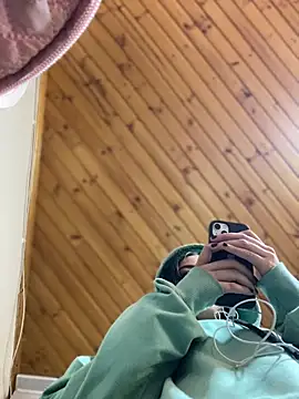 Webcam Model (Valery_pink18)  is live.Free join now!