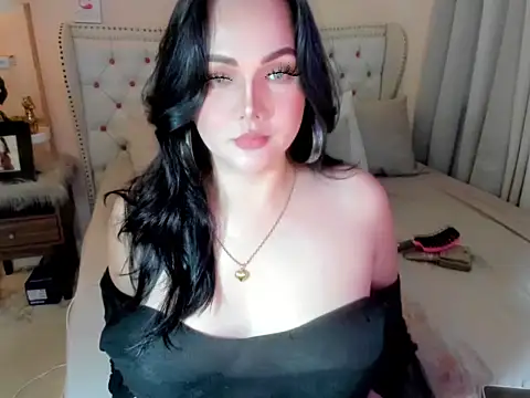 SweetHoney369 webcam