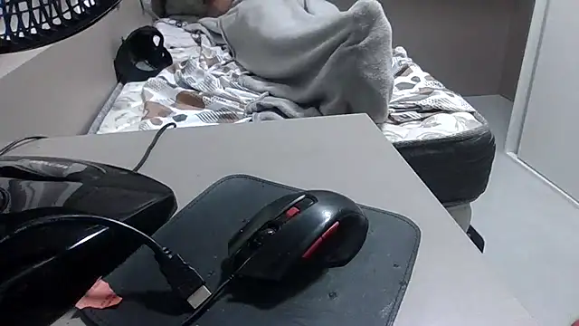 JUNINHOLEKEJR webcam