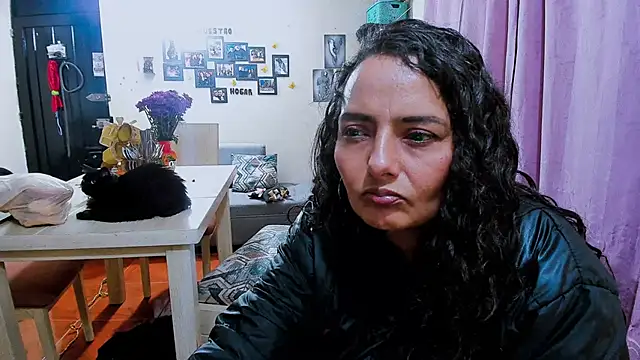 emma_luxy - Emma_luxy's free webcam - UK Sex Cams