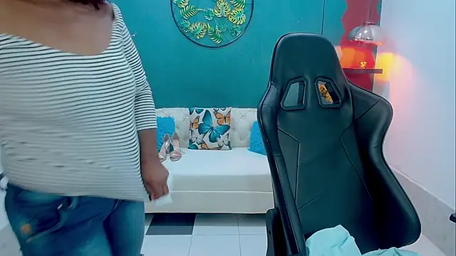 amara_brunette webcam