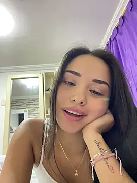 Webcam Model (Kimmymadison-)  is live.Free join now!